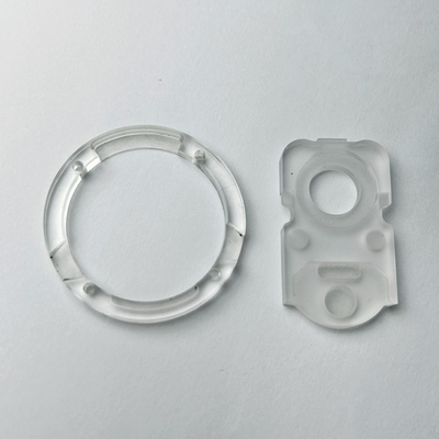 CNC que trabaja a máquina las piezas de Pmma